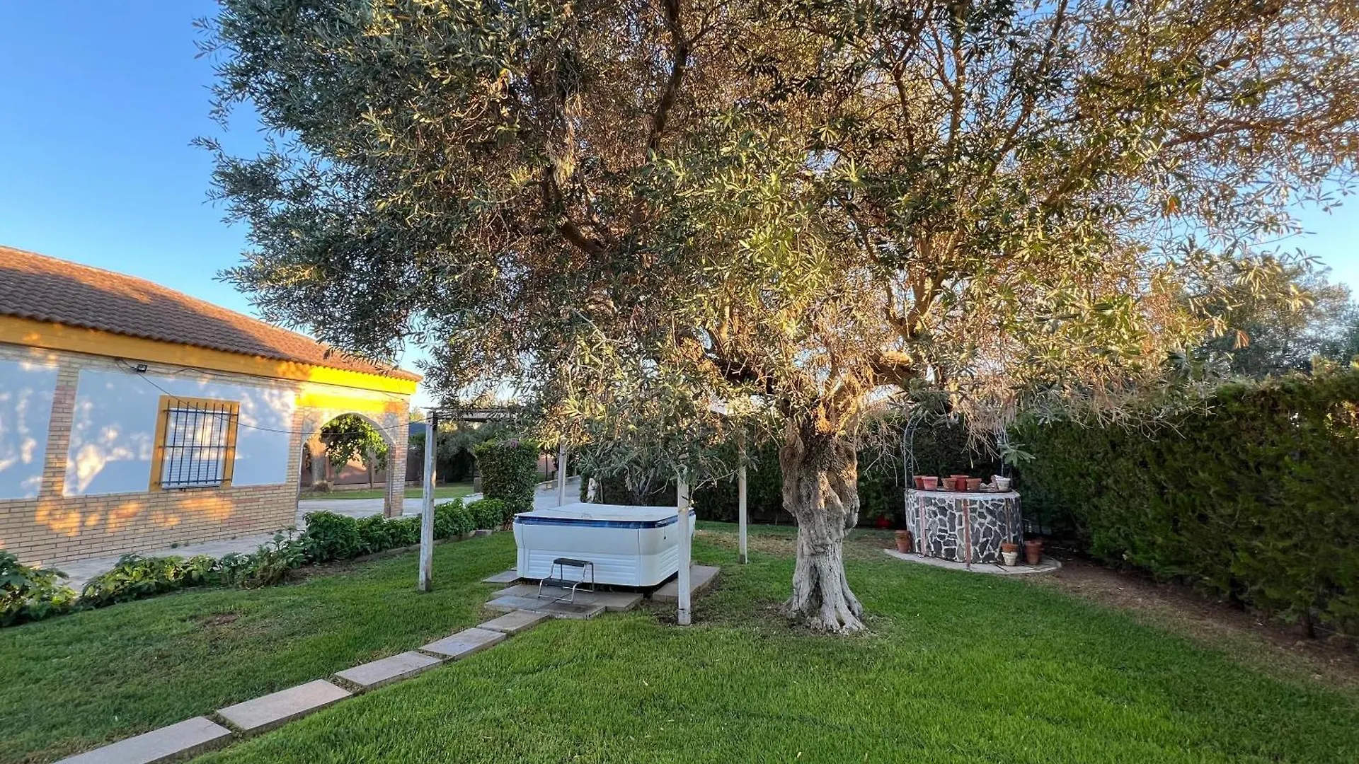 Holiday home Chalet Piscina Jakuzzi Sevilla Hacienda de Tarazona